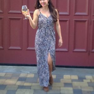 Maxi dress with slit and pockets